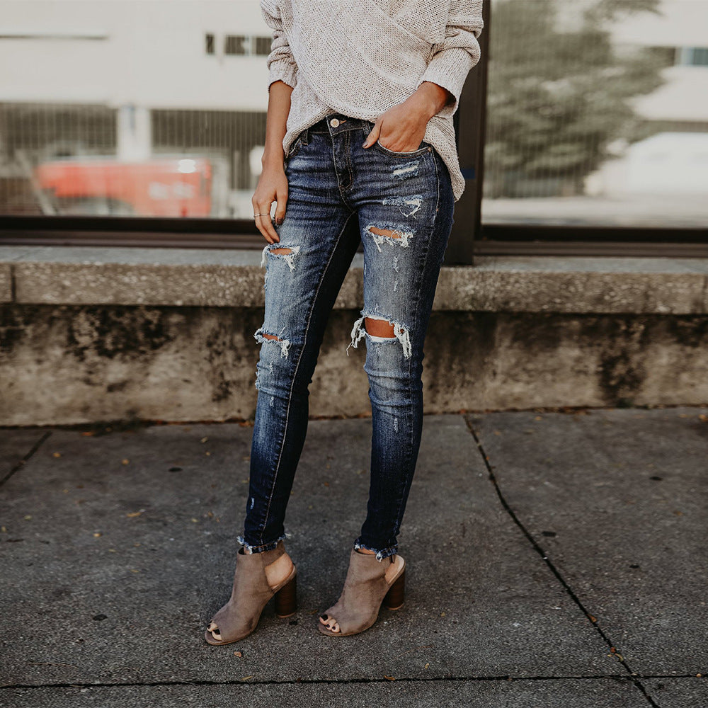 Women's skinny jeans with destroyed pant