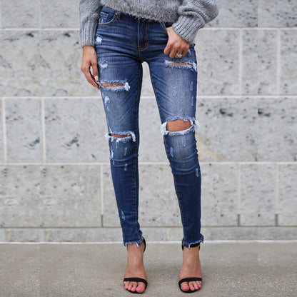 Women's skinny jeans with destroyed pant