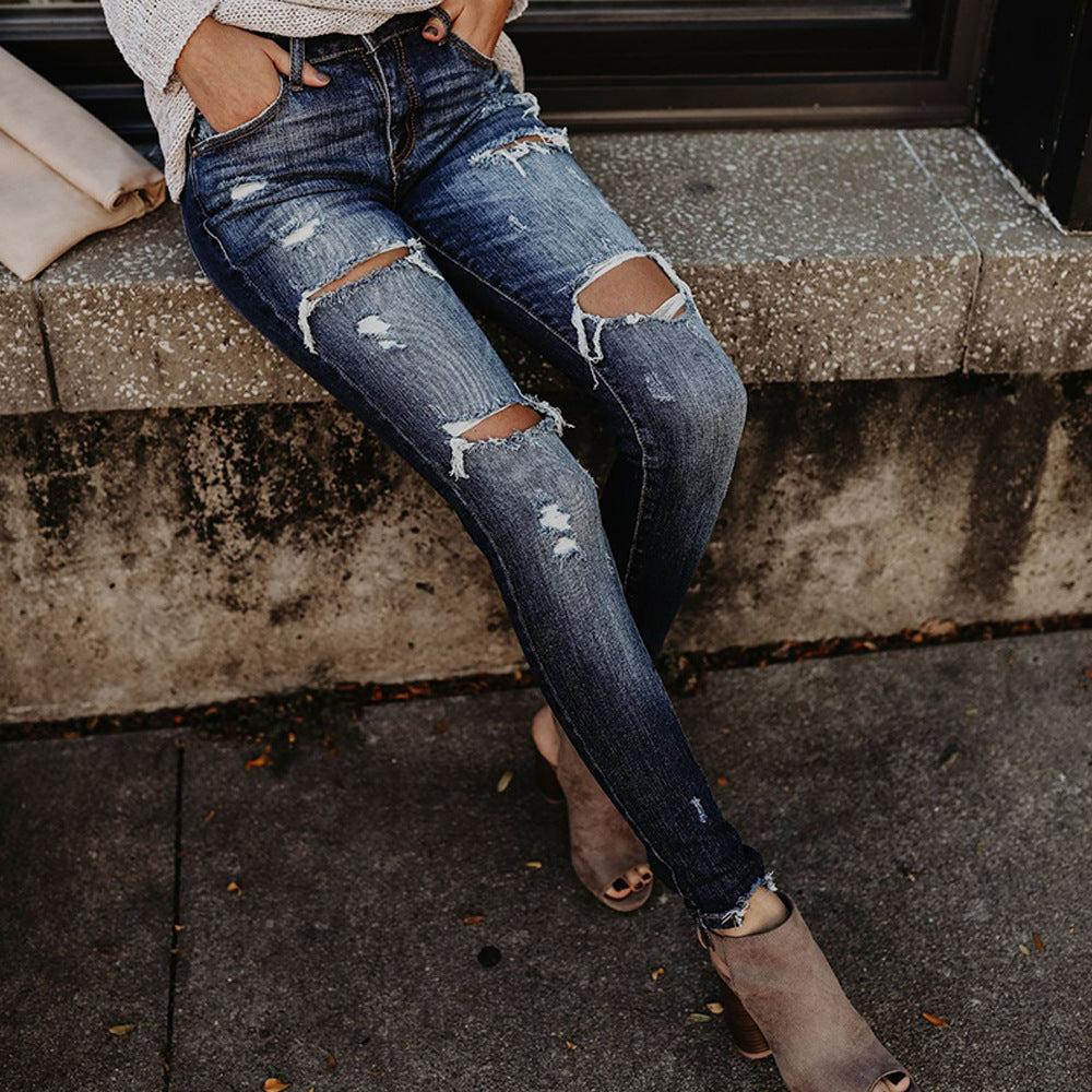 Women's skinny jeans with destroyed pant